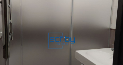 Линейная душевая с распашной дверью и двумя неподвижными стеклами-4