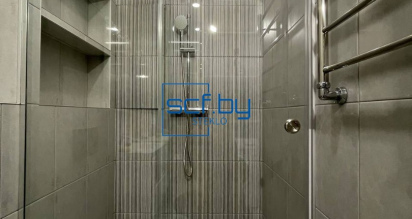 Линейная душевая с раздвижной дверью и одним неподвижным стеклом-5